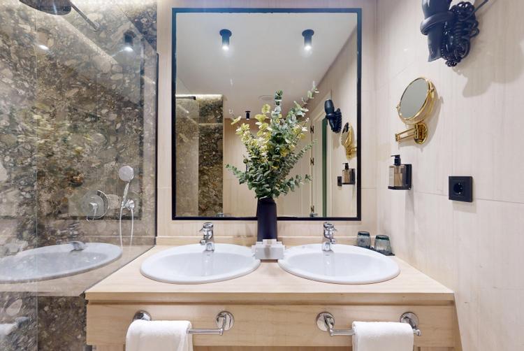 AZZ Hoteles | Seville | 5