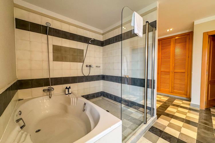 AZZ Hoteles | Seville | 12