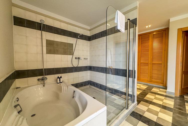 AZZ Hoteles | Seville | 12