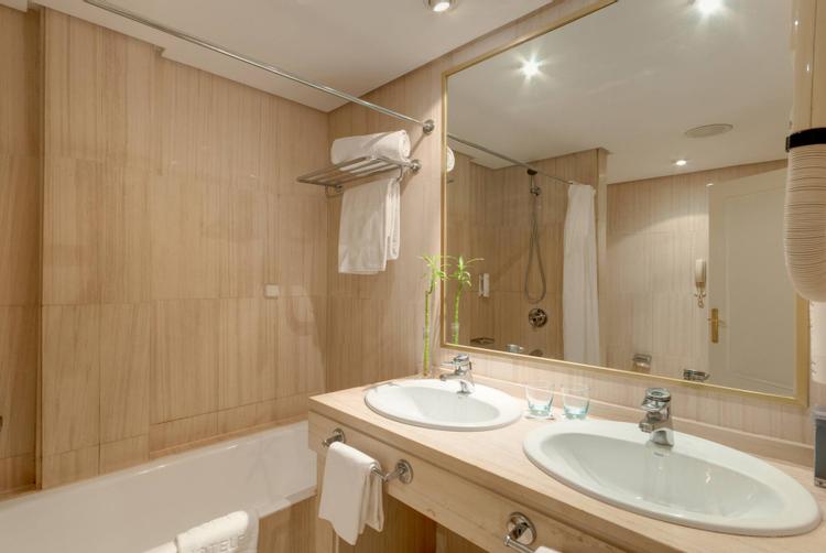 AZZ Hoteles | Seville | 13