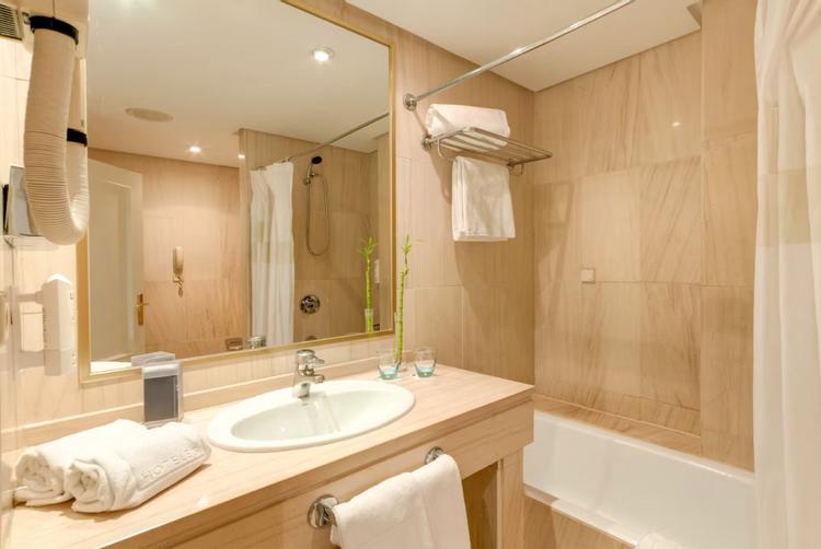 AZZ Hoteles | Seville | 10