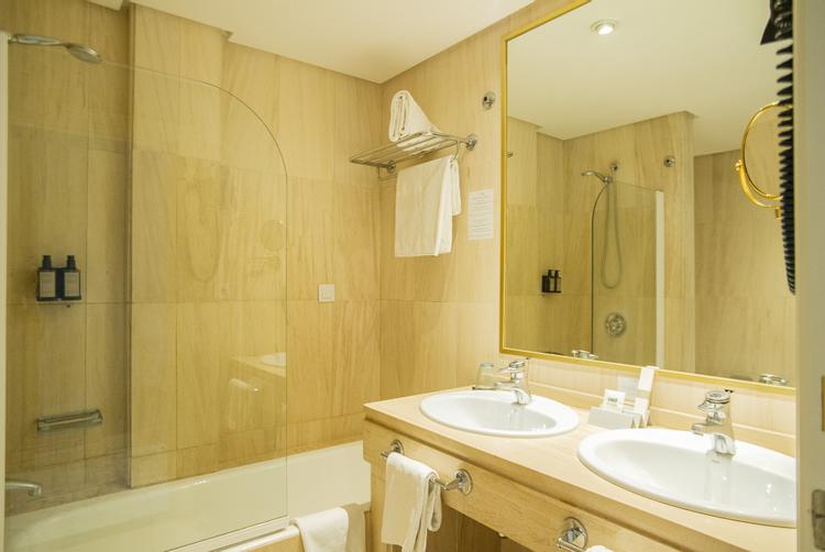 AZZ Hoteles | Seville | 3